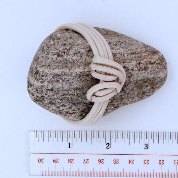 "Heart Knot" Rock Art Zen Decor - Japanese Wrapped Rock handcrafted with rattan - Picture 5 of 6